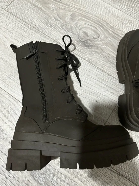 Zara Olive Green Lace-Up Combat Boots with Chunky Sole - Picture 7 of 8
